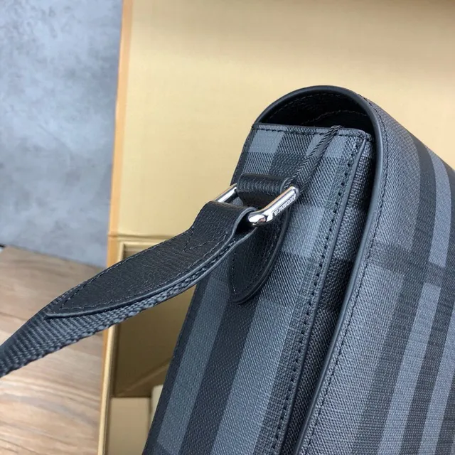 Burberry Check Print স্ট্রাকচার্ড ফ্ল্যাপ মেসেঞ্জার ব্যাগ 4