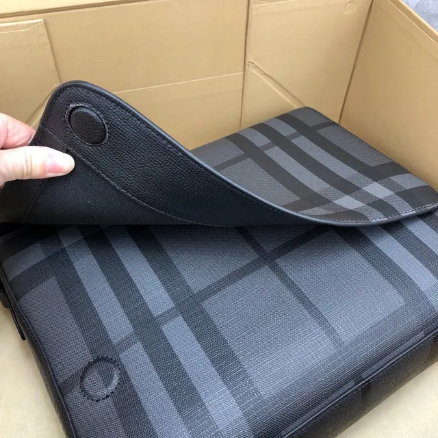 Burberry Check Print স্ট্রাকচার্ড ফ্ল্যাপ মেসেঞ্জার ব্যাগ 5