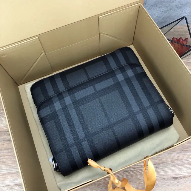 Burberry Check Print স্ট্রাকচার্ড ফ্ল্যাপ মেসেঞ্জার ব্যাগ 8