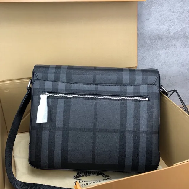 Burberry Check Print স্ট্রাকচার্ড ফ্ল্যাপ মেসেঞ্জার ব্যাগ 9