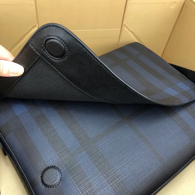 Burberry Check Print স্ট্রাকচার্ড ফ্ল্যাপ মেসেঞ্জার ব্যাগ 13