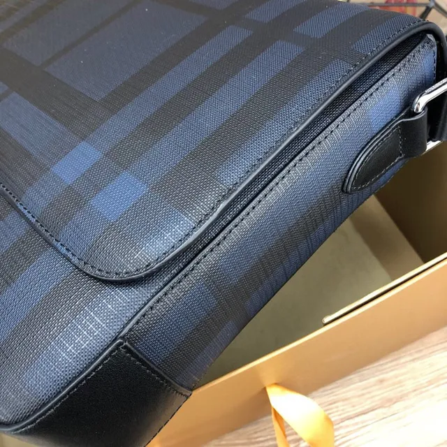 Burberry Check Print স্ট্রাকচার্ড ফ্ল্যাপ মেসেঞ্জার ব্যাগ 16