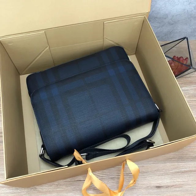 Burberry Check Print স্ট্রাকচার্ড ফ্ল্যাপ মেসেঞ্জার ব্যাগ 17