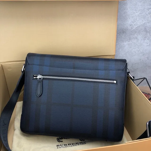 Burberry Check Print স্ট্রাকচার্ড ফ্ল্যাপ মেসেঞ্জার ব্যাগ 18
