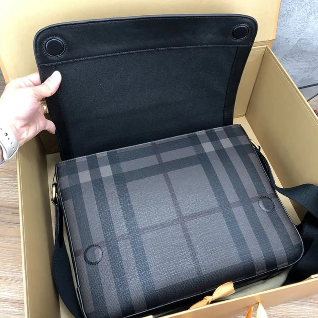 Burberry Check Print স্ট্রাকচার্ড ফ্ল্যাপ মেসেঞ্জার ব্যাগ 20
