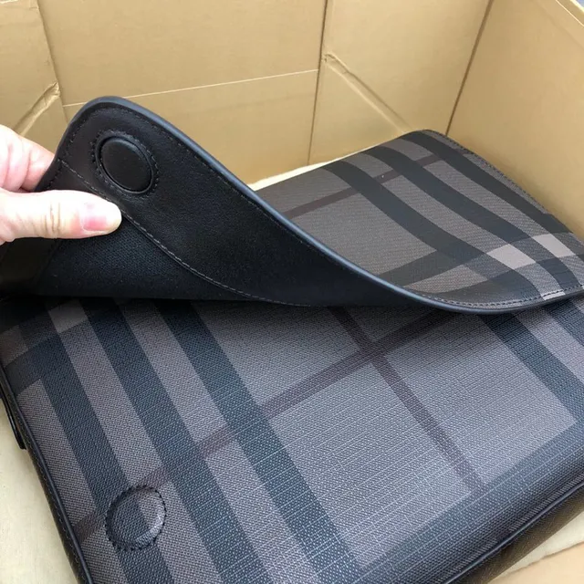 Burberry Check Print স্ট্রাকচার্ড ফ্ল্যাপ মেসেঞ্জার ব্যাগ 23