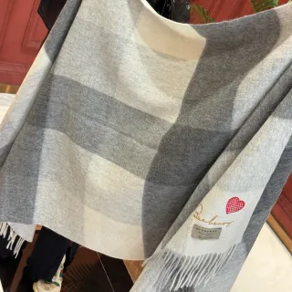 বার্বেরি গ্রে বিজ ওভারসাইজড চেকার্ড উইভ ফ্রিঞ্জড হেম ক্যাশমিয়ার স্কার্ফ