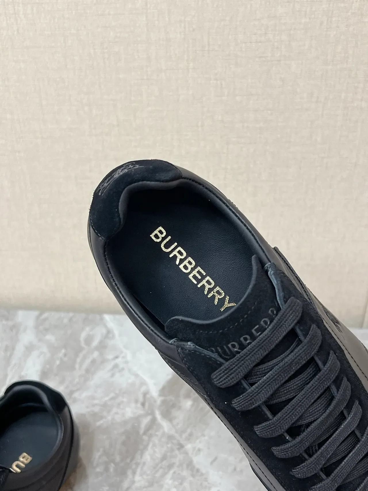 Burberry Knight 黑色皮麂皮生活方式运动鞋 4