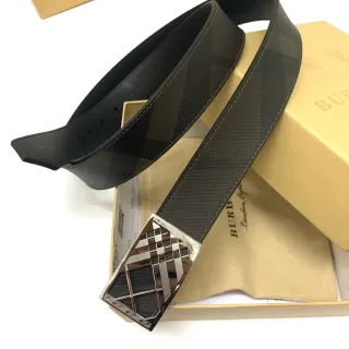 Burberry Knight Check Pattern Ceinture en cuir noir