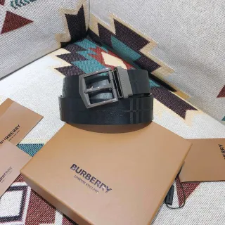 Burberry Knight উল্টানো কালো চামড়ার বেল্ট