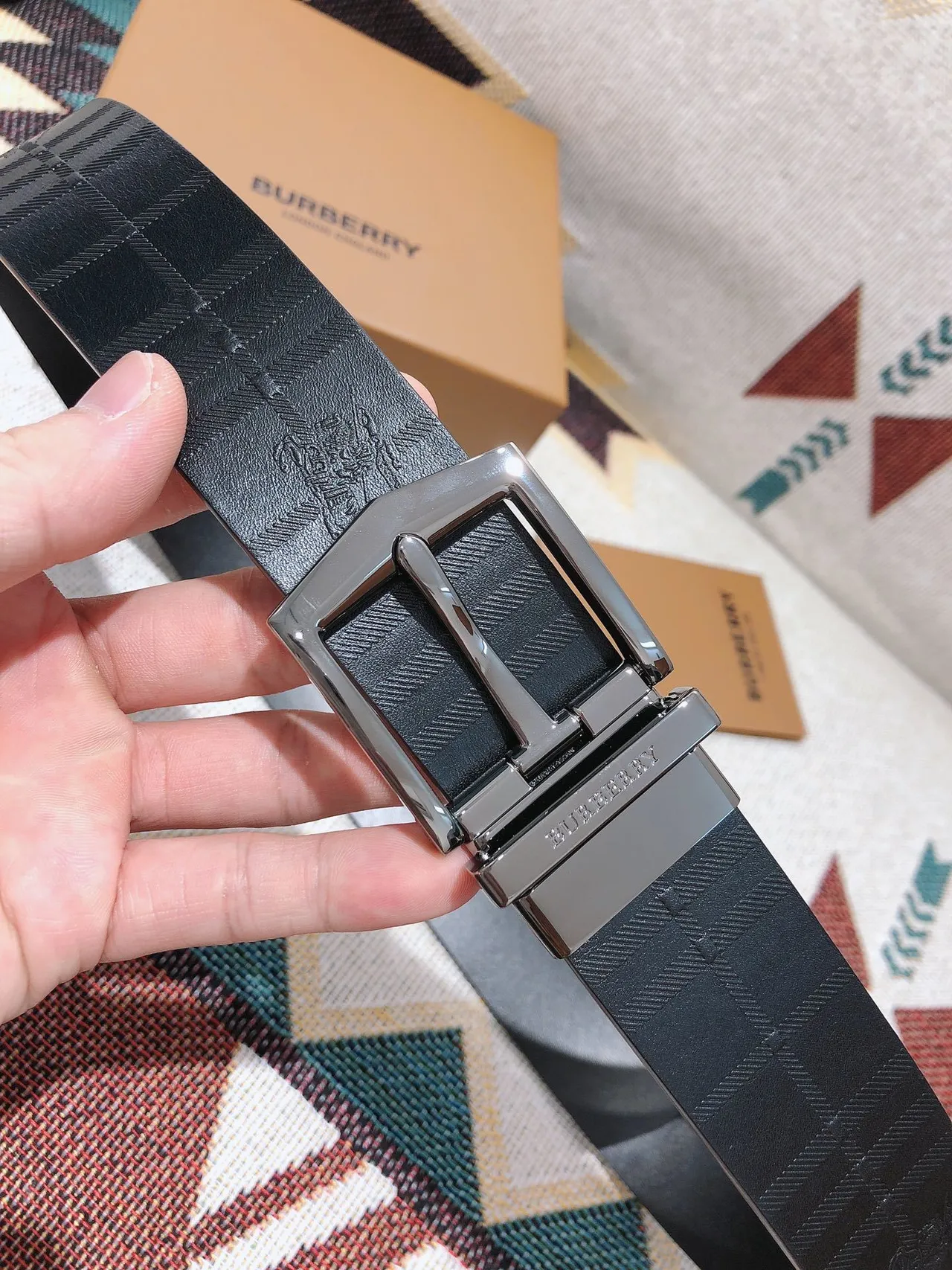 Burberry Knight উল্টানো কালো চামড়ার বেল্ট 7
