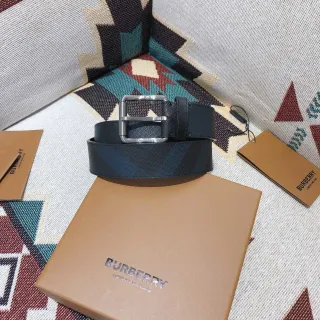 Burberry Knight Reversible House Check Leather Belt