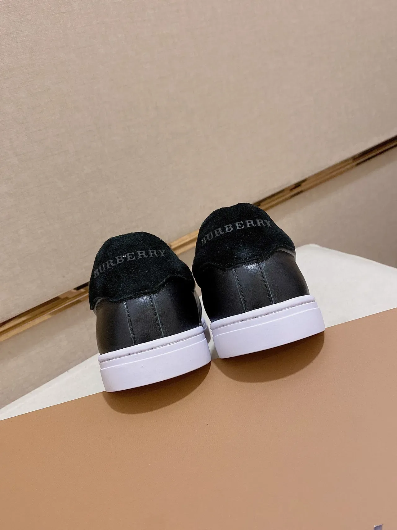 Burberry Navy Black Zapatillas Lifestyle Slip-On con Patrón a Cuadros de Tejido 4