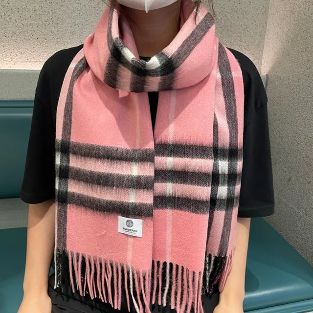 Burberry Nova Check Cachecol de Cachemira Rosa Preto Branco 2