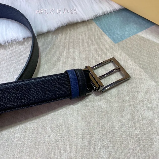 Burberry Reversible Black and Navy Grain Leather Belt 4