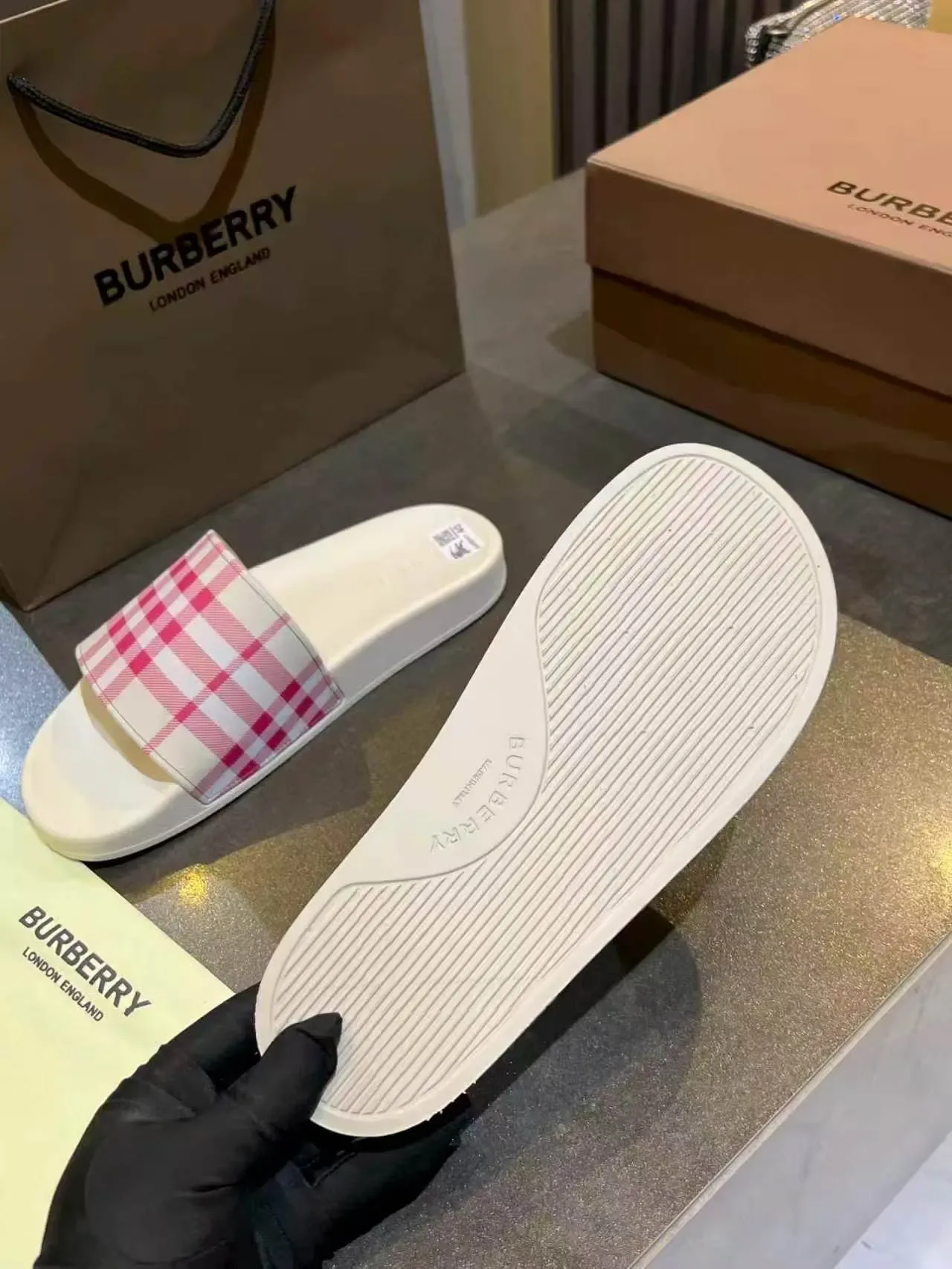 Burberry Slides Beige Rose Bride Unique Motif à Carreaux 2