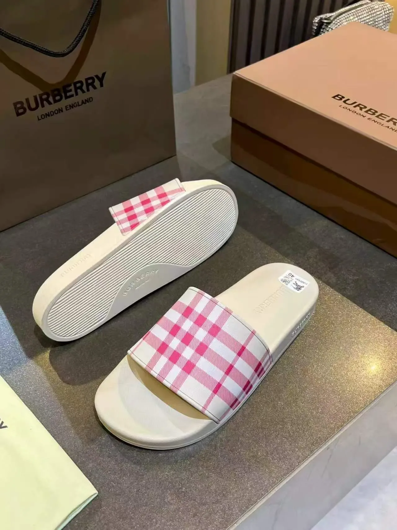 Burberry Slides Beige Rose Bride Unique Motif à Carreaux 3