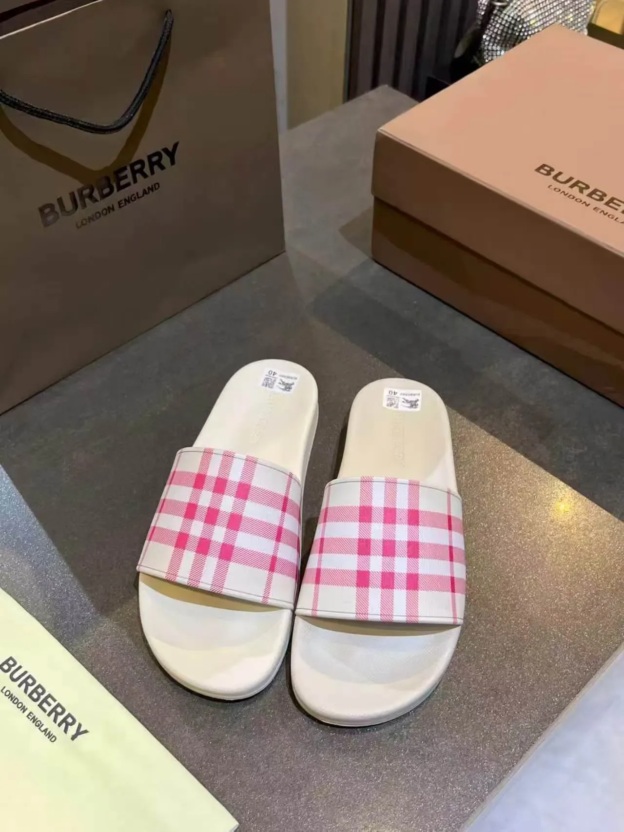 Burberry Slides Beige Rose Bride Unique Motif à Carreaux 4