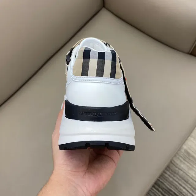 Burberry Chaussures Lifestyle Blancs et Beige Cuir Supérieur Panneau à Carreaux 3