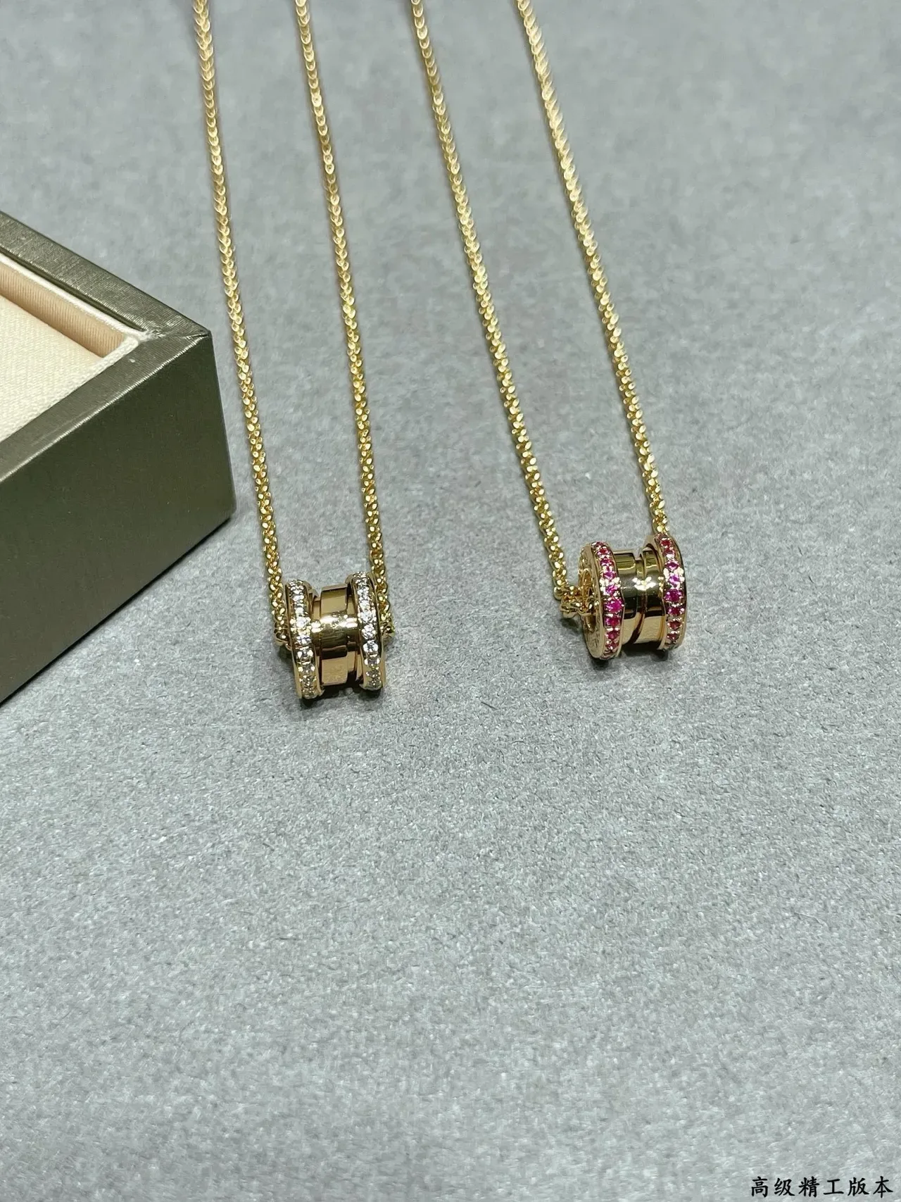 Bvlgari B.zero1 गुलाबी जेमस्टोन सिलिंड्रिकल पेंडेंट नेकलेस 5