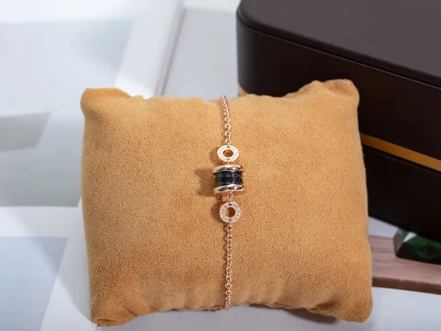 Bvlgari B.zero1 गुलाबी सोने और सफेद सिरेमिक कंगन 5