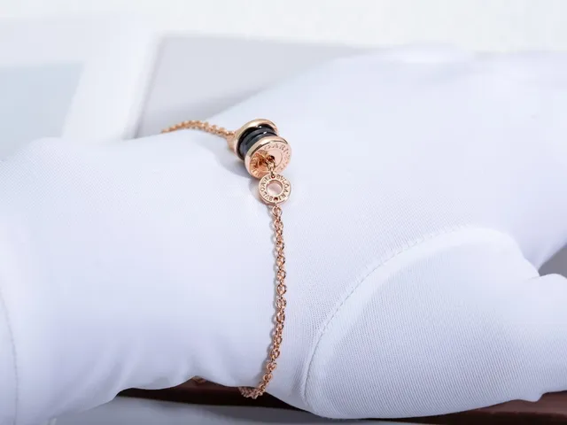 Bvlgari B.zero1 गुलाबी सोने और सफेद सिरेमिक कंगन 9