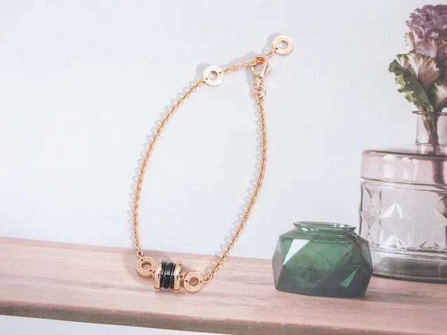Bvlgari B.zero1 गुलाबी सोने और सफेद सिरेमिक कंगन 10