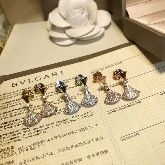 Bvlgari Diva's Dream Collar con pendentif en forma de abanico en oro y plata con cristales pavé 5