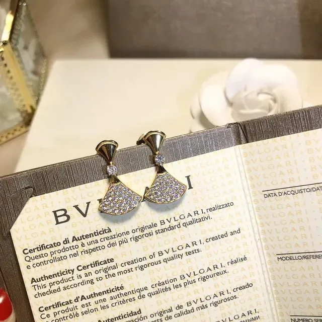 Bvlgari Diva's Dream Collar con pendentif en forma de abanico en oro y plata con cristales pavé 6