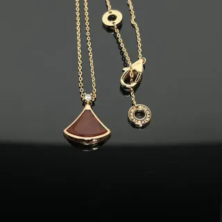 Bvlgari Diva's Fan عقيق أحمر وماس قلادة