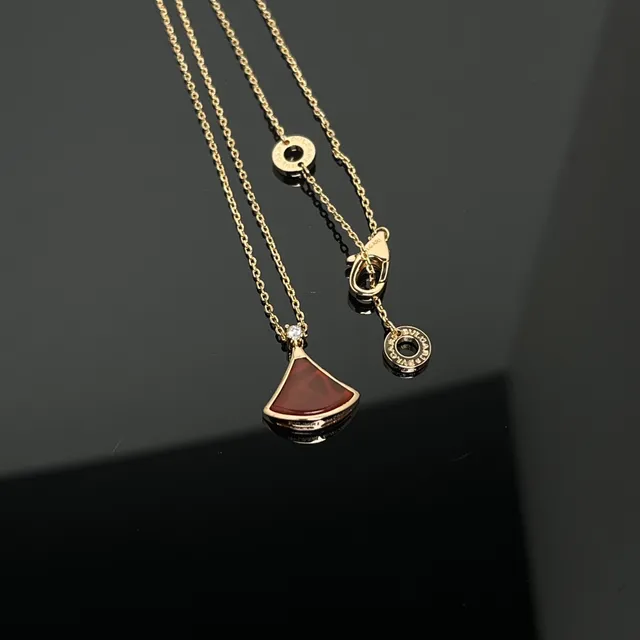 Bvlgari Diva's Fan Ágata roja y diamante collar con colgante 3
