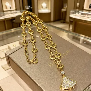 Bvlgari डिवाज़ ड्रीम गोल्ड पावे फैन पेंडेंट नेकलेस