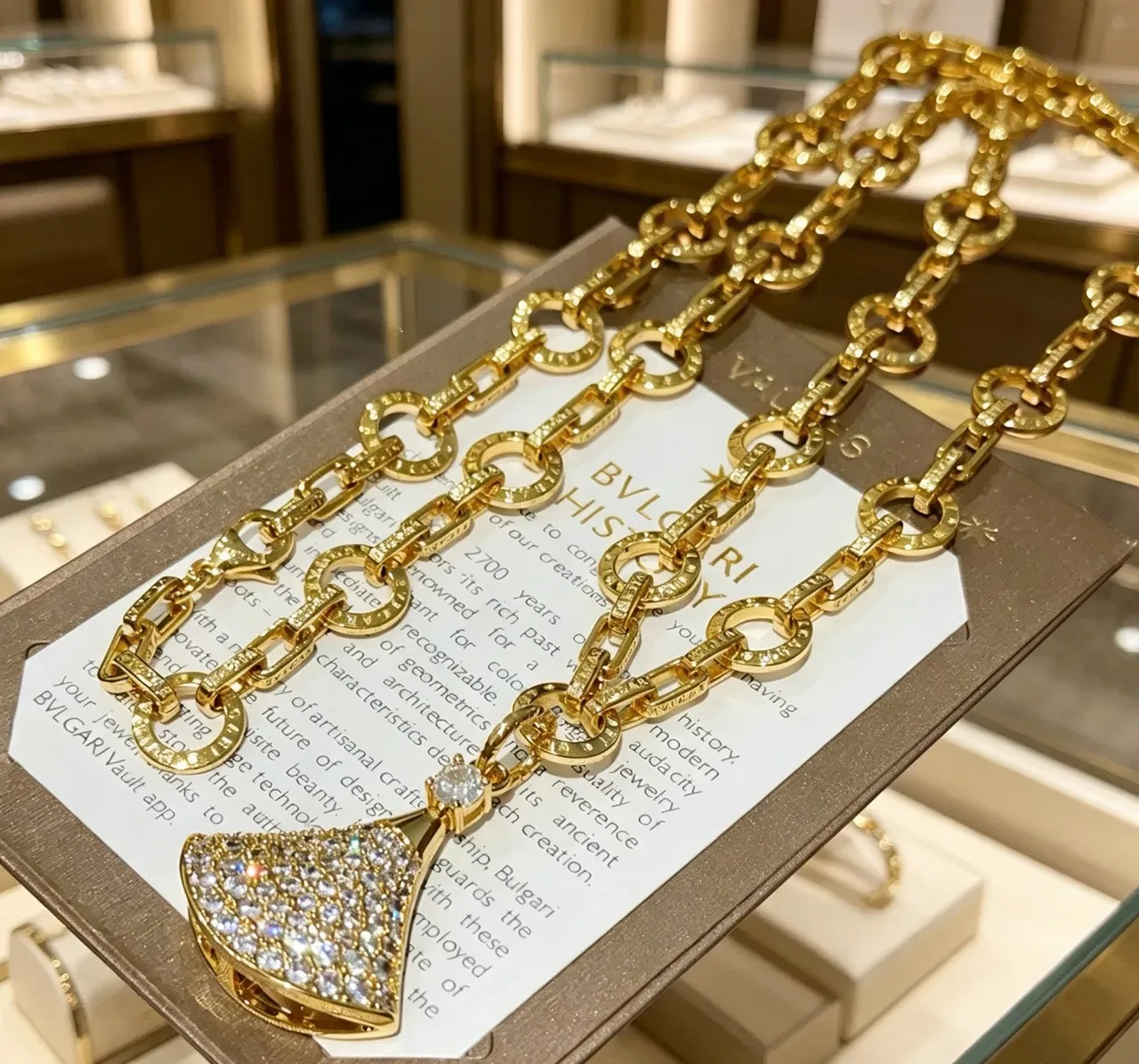 Bvlgari Divas’ Dream Colar pêndulo leque ouro pavé 9