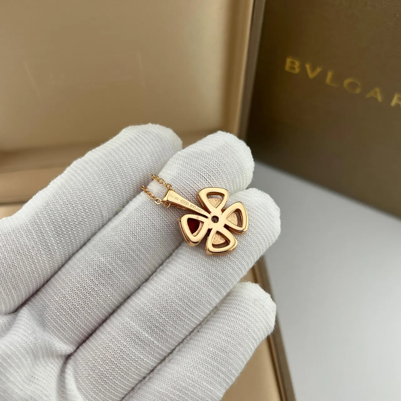 Bvlgari Fiorever Gold أحمر رباعي الأوراق ثلاثي الأوراق قلادة لمسات الماس Pavé 2