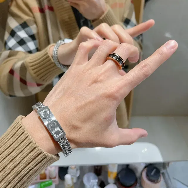 Bvlgari Anel Dourado Preto Triple-Banda Rotativo 8