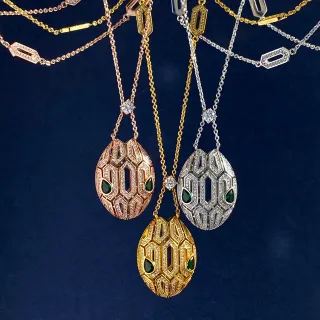 Bvlgari قلادة ذهب أخضر هندسية شبكية مع ترصيع ماس باڤيه