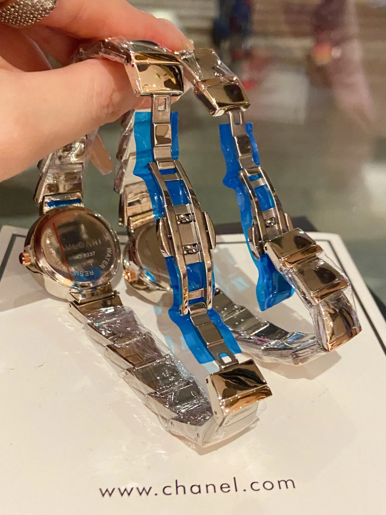 Bvlgari 金色 白月相表盘 水晶表圈 石英手表 4