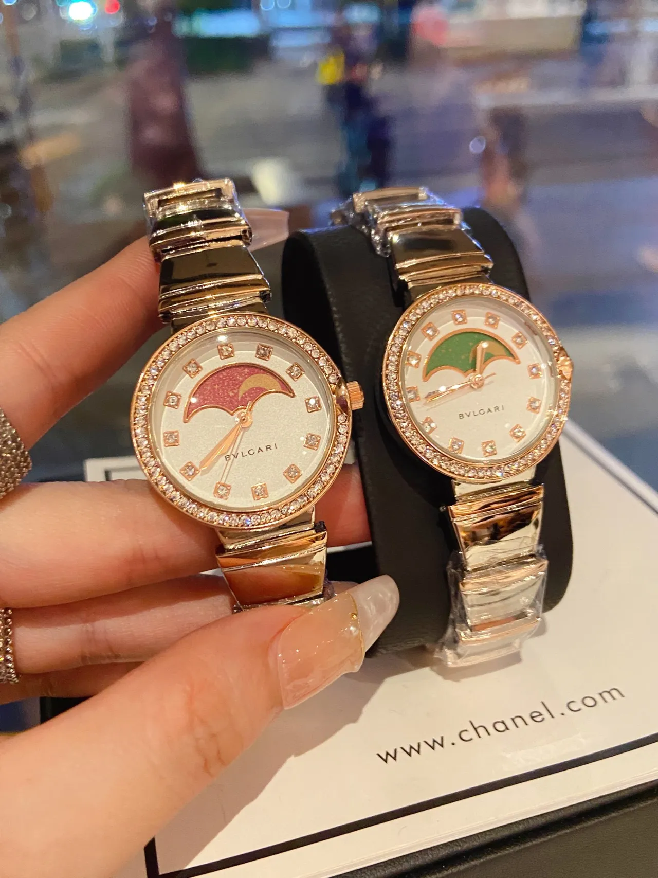 Bvlgari 金色 白月相表盘 水晶表圈 石英手表 5