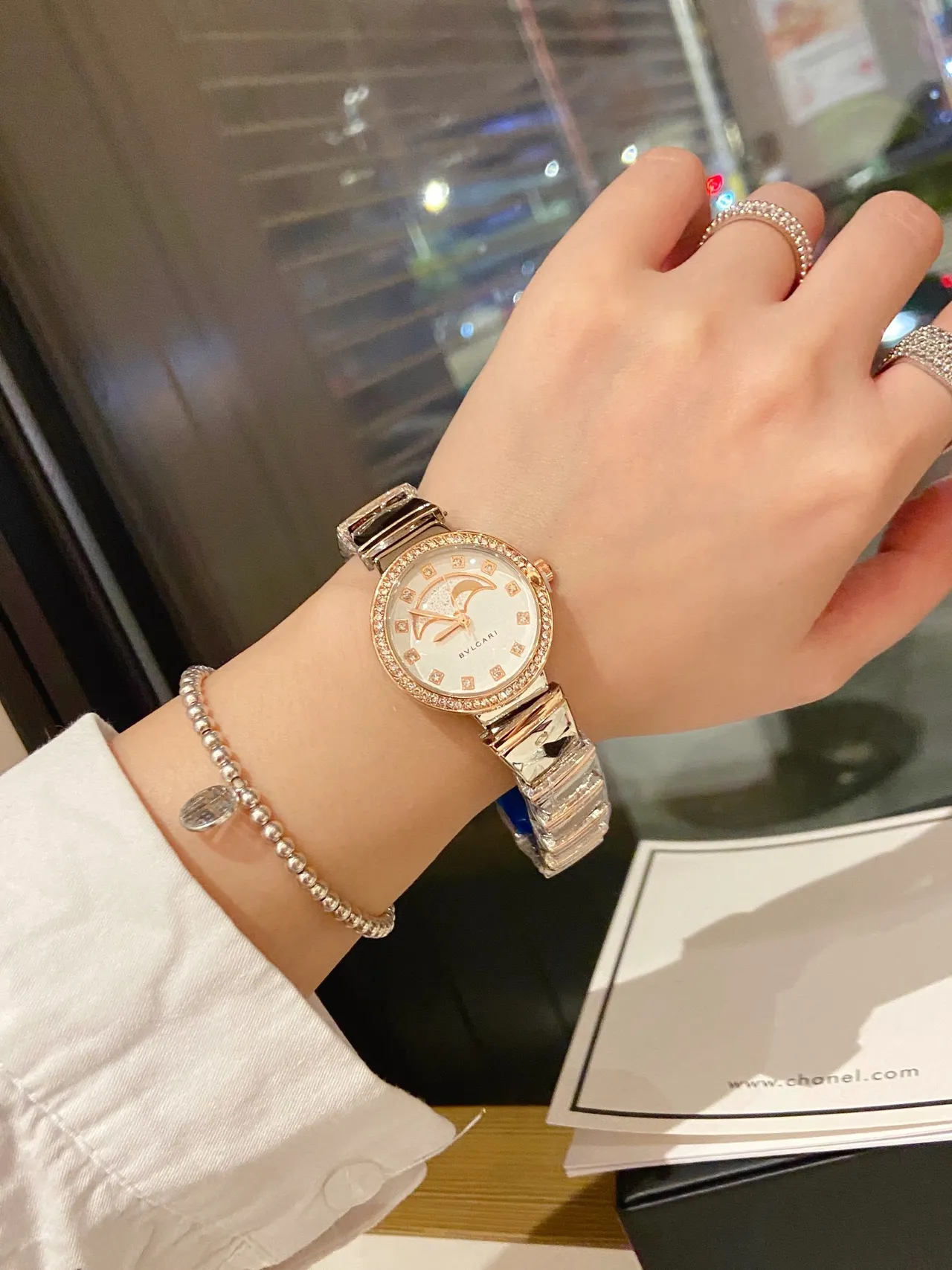 Bvlgari 金色 白月相表盘 水晶表圈 石英手表 8
