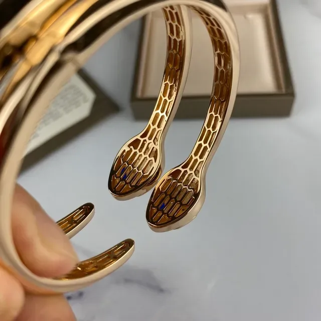 Bvlgari Serpenti सोने का नीला सर्पेंट हेड मोटिफ हनीकॉम्ब मेश बैंड ब्रेसलेट 7