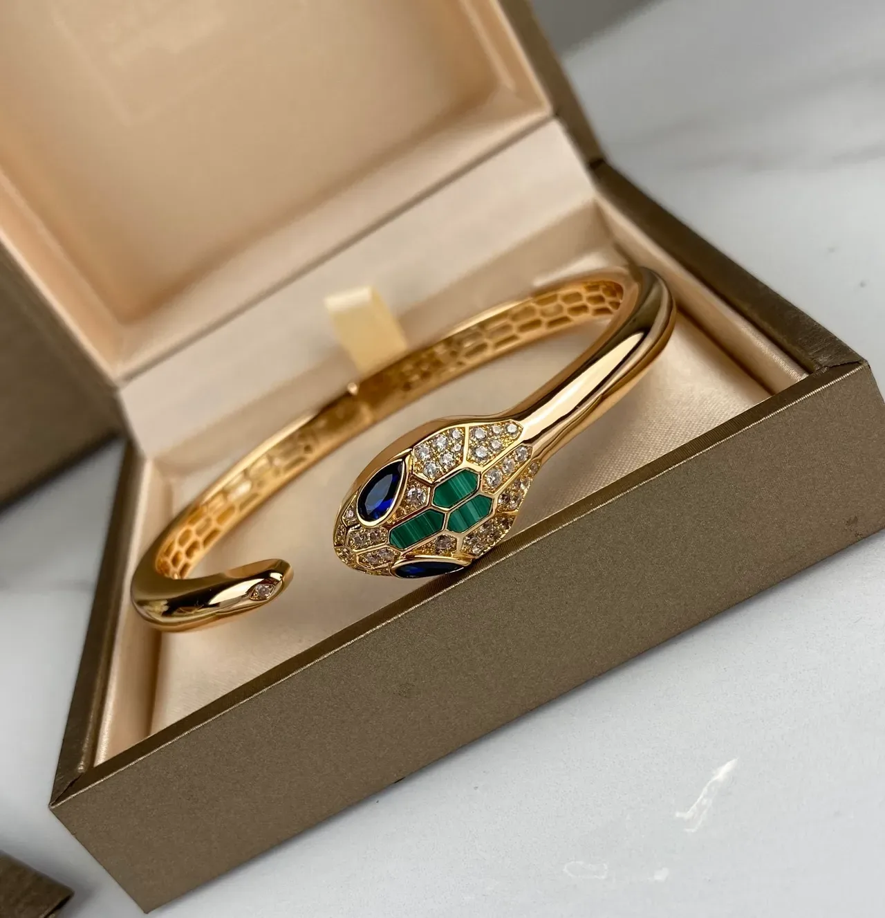 Bvlgari Serpenti सोने का नीला सर्पेंट हेड मोटिफ हनीकॉम्ब मेश बैंड ब्रेसलेट 9