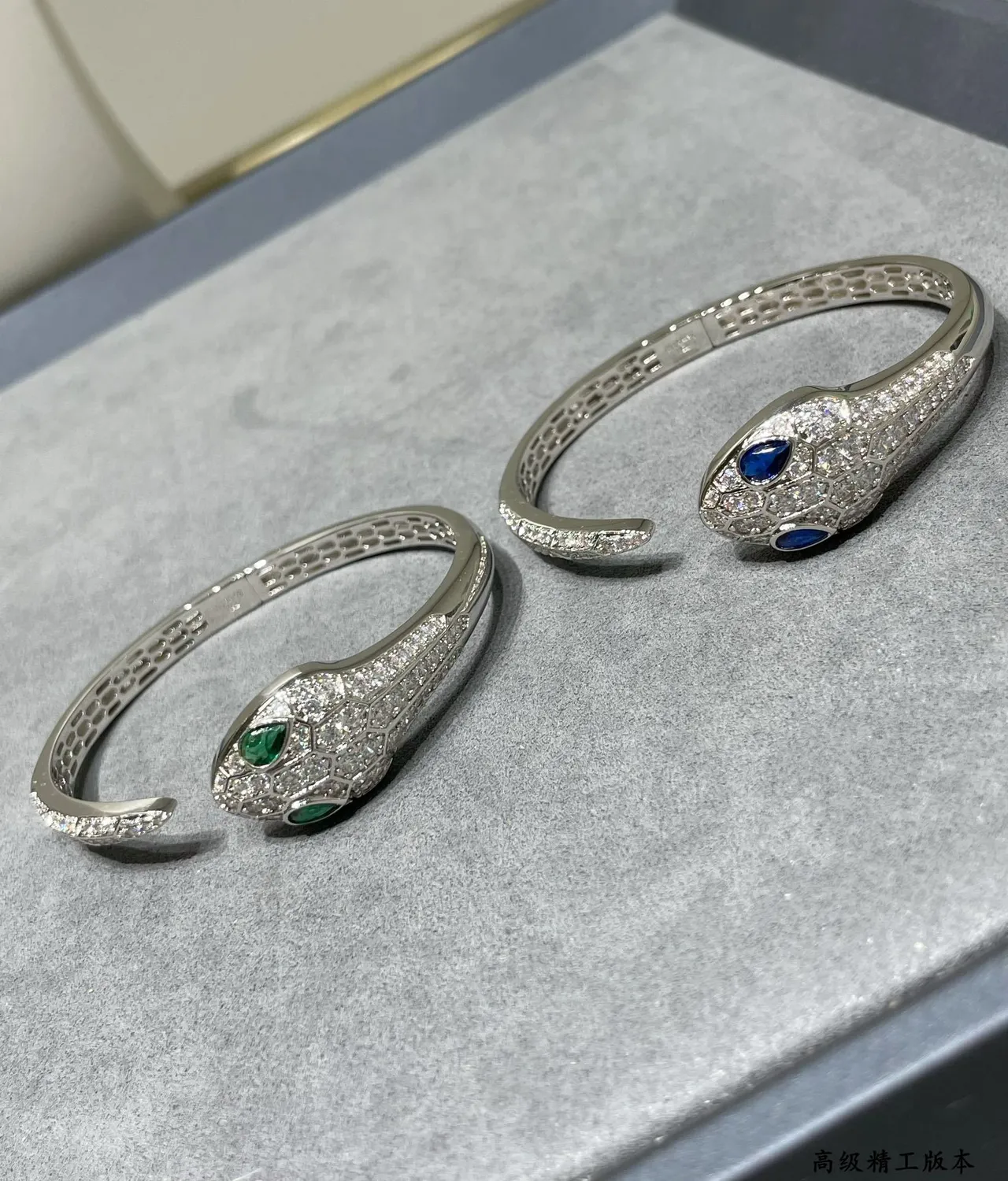 Bvlgari Serpenti Snake-Head Pavé Diamond and Emerald Bracelet 5