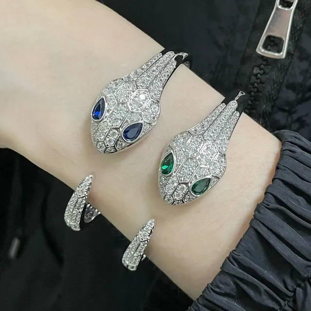 Bvlgari Serpenti Snake-Head Pavé Diamond and Emerald Bracelet 9