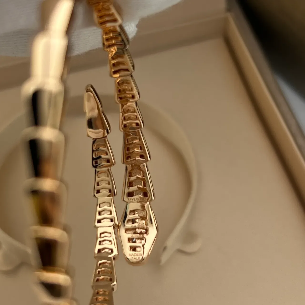 Bvlgari Serpenti Tubogas Bracelet tête de serpent pavé de diamants 2