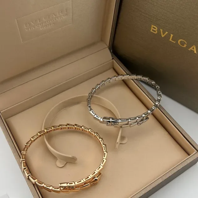 Bvlgari Serpenti Tubogas Bracelet tête de serpent pavé de diamants 4
