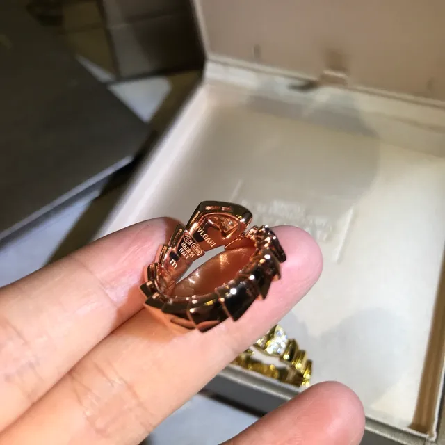 Bvlgari Serpenti Viper Pavé Diamond 三角头戒指 2