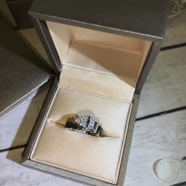 Bvlgari Serpenti Viper Pavé Diamond 三角头戒指 5