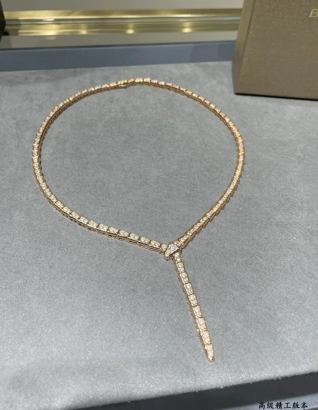 Bvlgari रजत पारदर्शी डायमंड-पावे सर्प प्रेरित हार 6