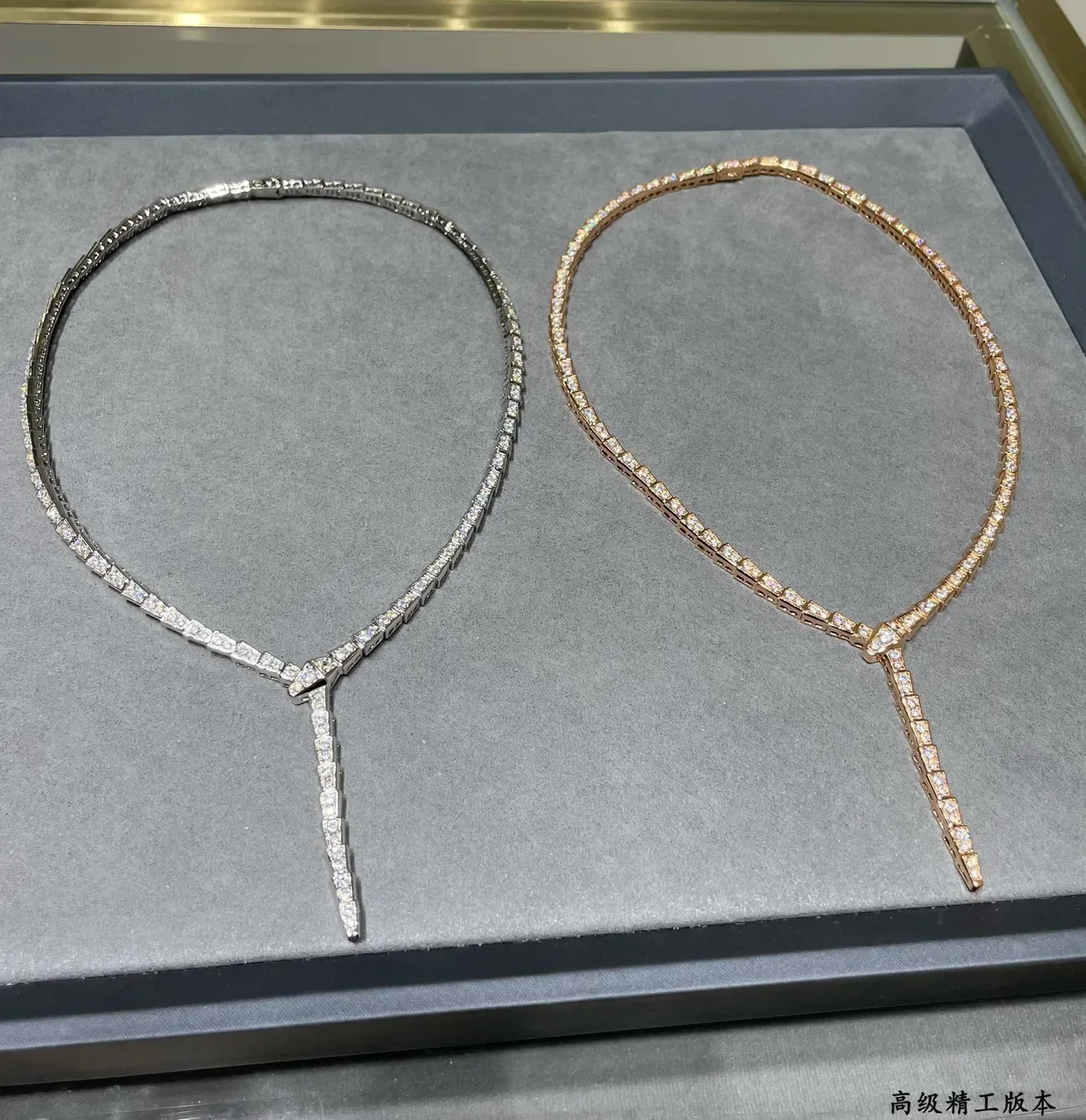 Bvlgari रजत पारदर्शी डायमंड-पावे सर्प प्रेरित हार 7