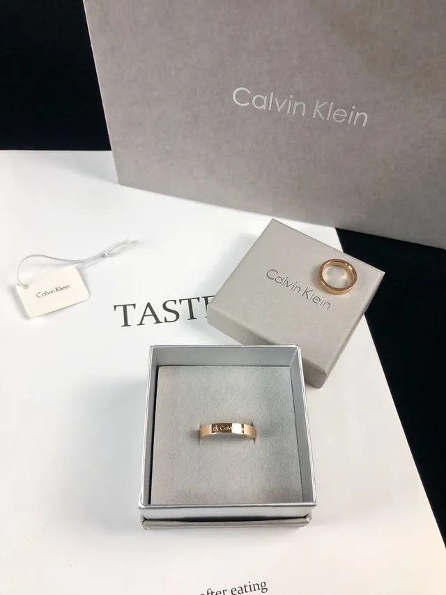 Calvin Klein খোদাই করা গোলাপি সোনার টোন মিনিমালিস্ট রিং 6